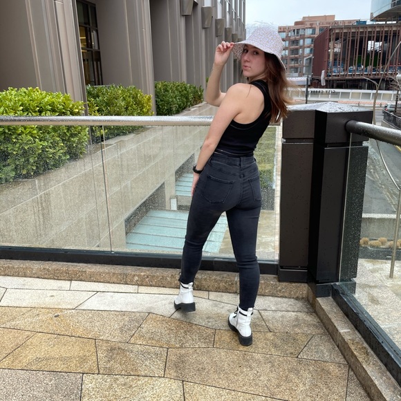 Meet your Posher, Britani - Picture 6 of 8